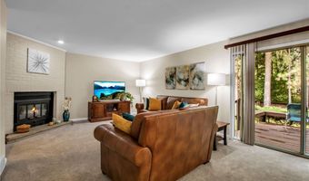 88 Breezewood Cmn, Amherst, NY 14051