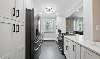 200 Merrick Rd R, Amityville, NY 11701