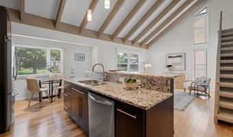 909 Parma Dr, Ballwin, MO 63021