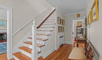60 Ayrault St, Newport, RI 02840