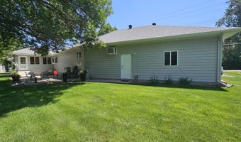 512 W Melgaard Rd, Aberdeen, SD 57401
