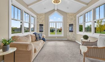 5039 W RED BARN Ct, Appleton, WI 54913