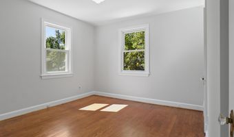2323 N BURLINGTON St, Arlington, VA 22207