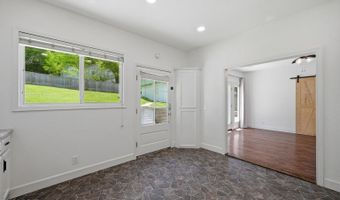 202 N Walnut St, Anderson, MO 64831