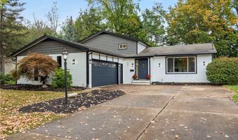 621 Van Oaks Dr, Amherst, OH 44001