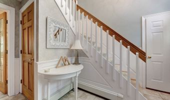 35 Woodsedge Ct, Berlin, CT 06037