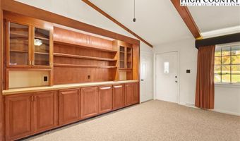 762 George Eggers Rd, Banner Elk, NC 28604