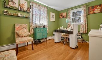 1 Pinehurst Rd, East Providence, RI 02915