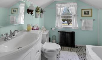 55 Bayside Ave, Amityville, NY 11701