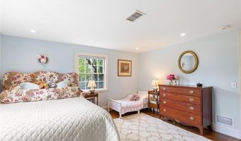11 Harbour Rd, Barrington, RI 02806