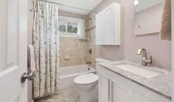 139 Contour Dr, Cheshire, CT 06410