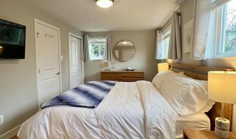 4118 18TH Road N Unit Middle Floor Middle Floor, Arlington, VA 22207