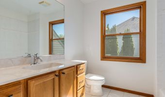521 Ridgewood Dr, Antioch, IL 60002