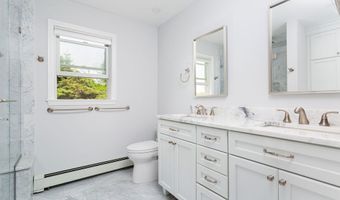 12 Fawn Ridge Dr, Brookfield, CT 06804