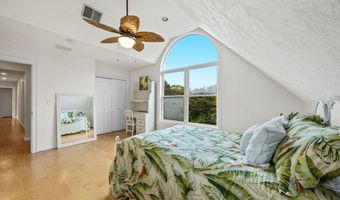 29 Weatherdeck Dr, Bourne, MA 02532