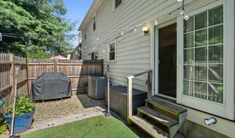 137 Point Of Woods Dr, Albany, NY 12203