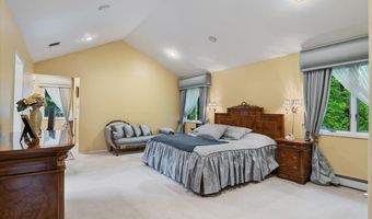 29 Sunset Rd S, Albertson, NY 11507