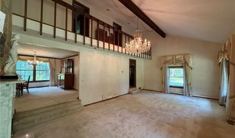 6400 Juniper Dr, Amherst, OH 44001