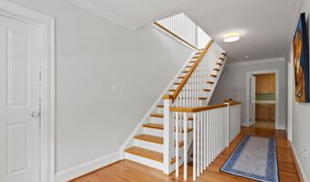 7032 WILSON Ln, Bethesda, MD 20817