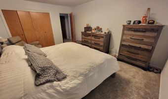 1824 Eisenhower Cir, Aberdeen, SD 57401