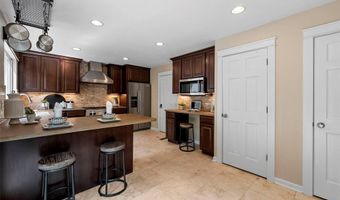 2561 Hidden Meadow Ln, Ballwin, MO 63021
