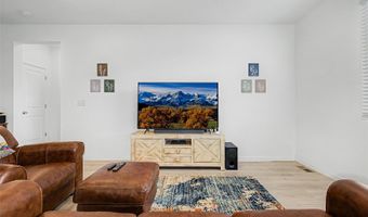 121 S Vandriver Way, Aurora, CO 80018