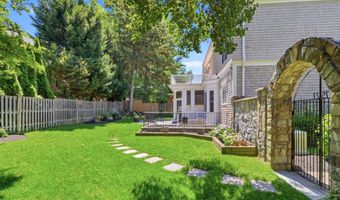 7527 WESTFIELD Dr, Bethesda, MD 20817