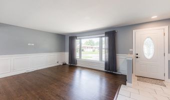 7 N Lincoln Ave, Addison, IL 60101