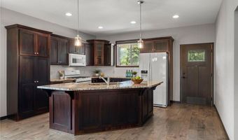 2726 11th Ave, Anoka, MN 55303
