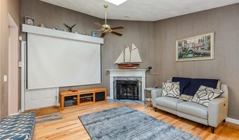 20 Birch View Ct, Cranston, RI 02921
