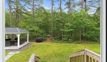 555 Egenolf Pl, Bayville, NJ 08721