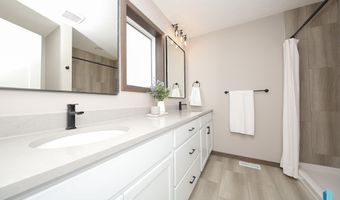 2427 E Caolinn Pl, Brandon, SD 57005