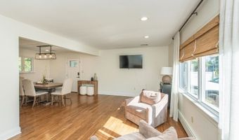 18 Evergreen Dr, Bayonne, NJ 07035