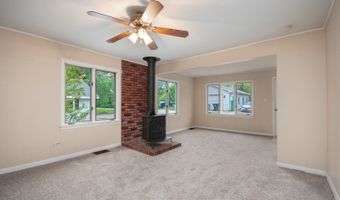 39431 N Oak Ave, Antioch, IL 60002