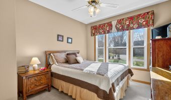 3610 Lakeview Dr, Algonquin, IL 60102