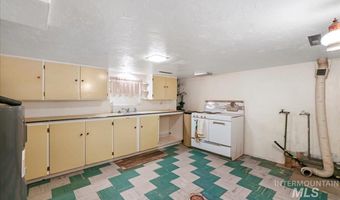560 Oakley Ave, Burley, ID 83318