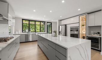 3112 N ROSSER St, Alexandria, VA 22311