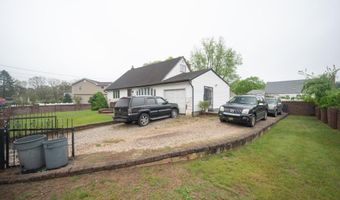 42 Ronald Dr N, Amityville, NY 11701