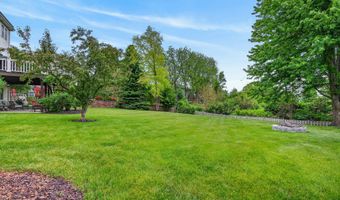 941 Par Dr, Algonquin, IL 60102