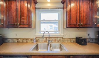 6 Scott Ln, Bristol, RI 02809