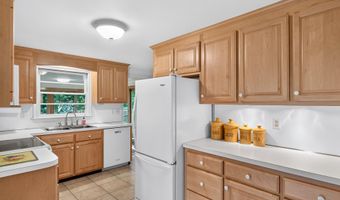 437 Lovely St, Avon, CT 06001
