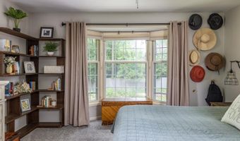 11 MEADOWBROOK Ct, Appleton, WI 54914
