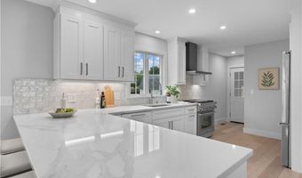 24 Perry Ave, Middletown, RI 02842