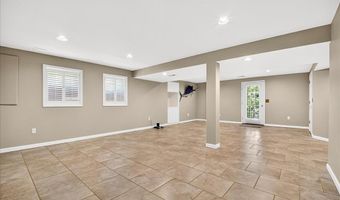 465 Redwood Forest Dr, Ballwin, MO 63021
