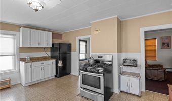 43 Pearl St, Lincoln, RI 02838