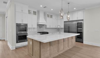 392 4TH St, Atlantic Beach, FL 32233