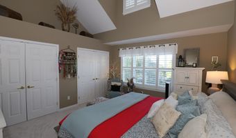 70 Woodcrest Ln 70, Danbury, CT 06810