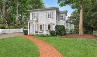 178 S Country Rd, Bellport, NY 11713