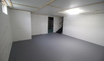 256 E Maple Ave, Alderson, WV 24910