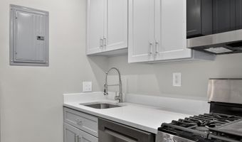 2026 N VERMONT St 301, Arlington, VA 22207